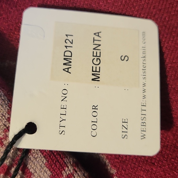 Gorgeous Sisters knit sweater dress. - Picture 8 of 9